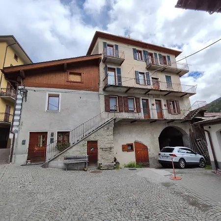 Amelia Apartment